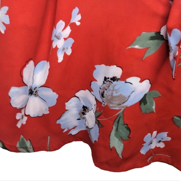 Caruso Red Floral Flowy Crop Top 🌺✨ - Picture 6 of 7